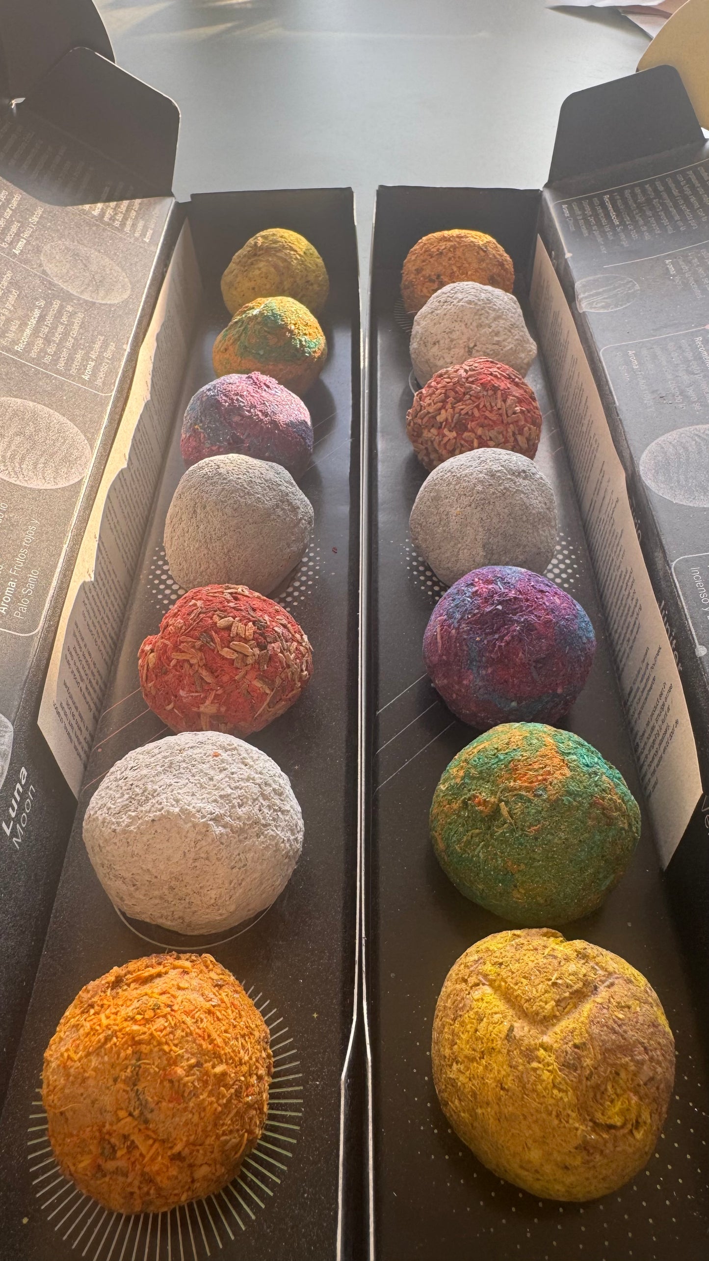 Bombes d’Encens Sagrada Madre – Duo Cosmos (2 Coffrets – 14 Bombes)